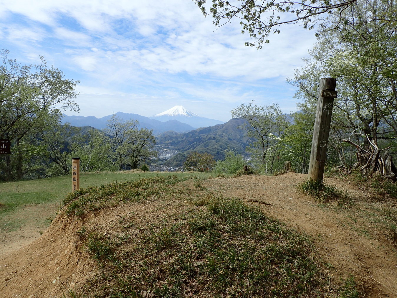 ①本丸烽火台から見る富士山