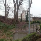 ①歌懸稲荷神社　三ノ丸跡の碑と土塁・空堀