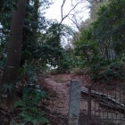 矢場の裏側より撮影。切岸か？