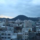 ホテルから久松山を望む