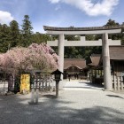 遠江一宮小國神社、家康の立ち上がり石と鳥居