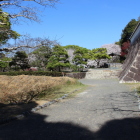 二の丸西の土塁・堀虎口辺り