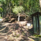 登城口の公衆電話ボックスを利用した記帳所