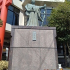 バスターミナルの織田信長像　思ってたより