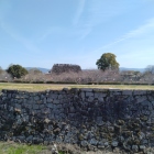 麒麟曲輪から緑曲輪の堀、石垣