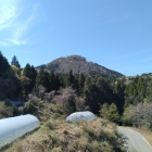 そそり立つ山頂部