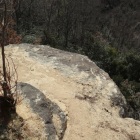 東曲輪の落ちたらヤバイ場所に立つ