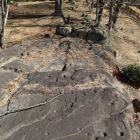 西の丸跡柱穴のある巨石