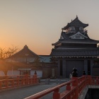 朝日を浴びる模擬天守