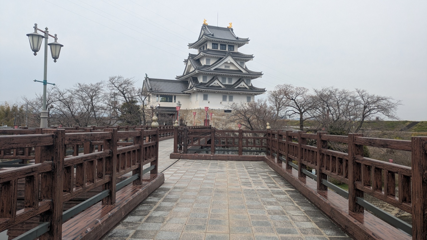 太閤出世橋と模擬天守