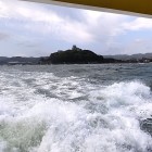 ③	海から見た唐津城（今日は波が高い！）