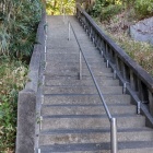 ⑨	妻耶神社の階段（宗麟本陣跡碑）
