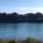 ⑧	宗麟本陣跡全景（本陣があった山と宗麟が船を着けていた北川）