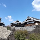 ⑤	大天守と本丸御殿（本丸御殿の壁はまだ崩れ落ちたまま）