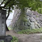城址碑と隅櫓石垣
