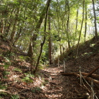一の郭(左)と八の郭(右)間の堀