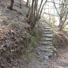 西側土塁中登城路と法面
