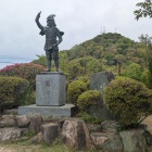 因島公園に立つ像