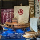 村上氏関連の資料が展示される