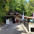 ③	料金所（左上に行くと竹田城、右下に行くと駅）