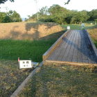①方形館への木橋＆空堀＆土塁