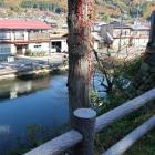 本丸櫓台から水堀を見下ろす