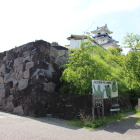 本丸虎口門跡石垣越しの天守閣