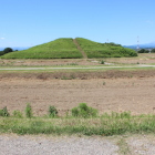 二子山古墳全景外堤上東より
