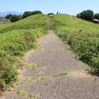 方墳部頂上より円墳部を見る