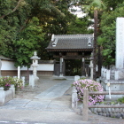 正面山門は桝形虎口の様(常光院)