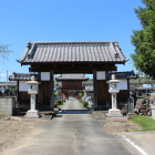 心洞寺山門、木部氏館跡に在る