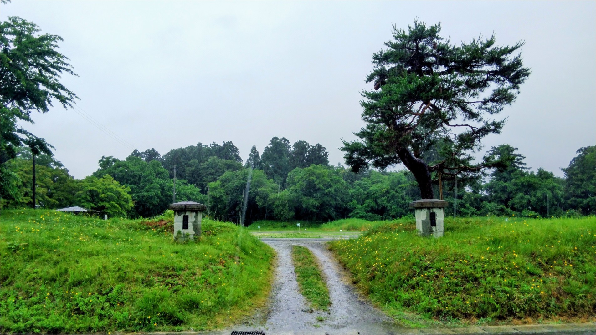 大手口跡の旧校門跡