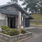 駐車場にトイレと標柱