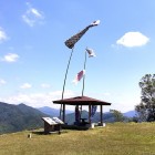 ⑧	主郭（山頂）で泳ぐ鯉のぼり