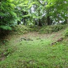 ②本丸跡にある窪み