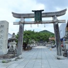 ②石鳥居と石碑