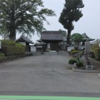 道路から山門を