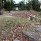 折れのある土塁と堀