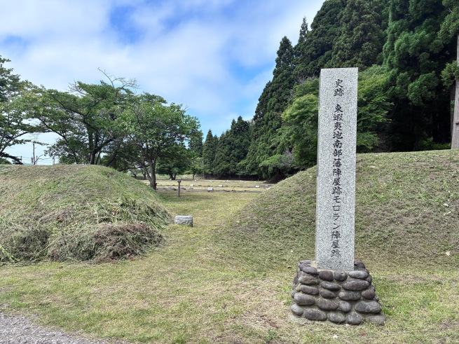 東側。裏門。