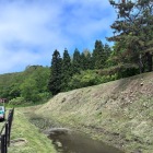表門水堀。外側にもう一つ土塁