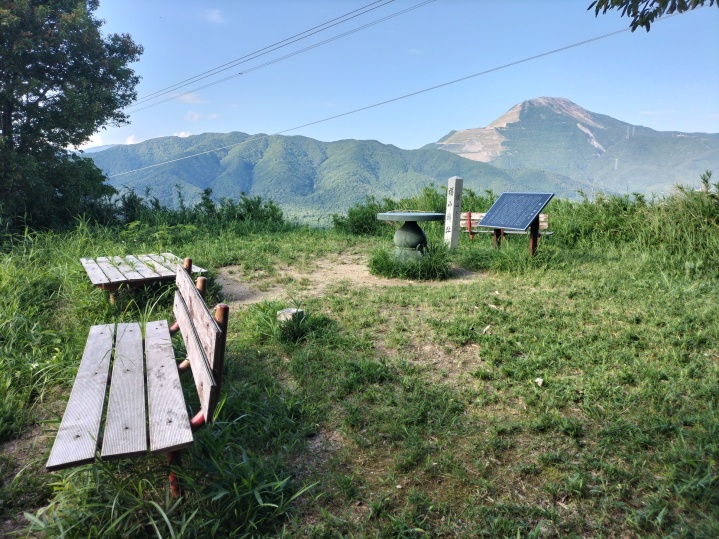 東に伊吹山