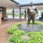 魁皇関の銅像