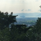西には竹生島