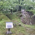崩された石垣