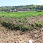主郭南西角より土塁と水堀