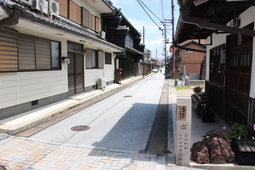 五條新町通りを東に向いて