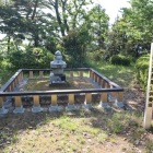 宮崎康長供養塔