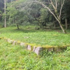 建物の石列