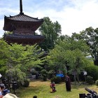 ⑤	宝積寺では劇が行われていた（織田信長と明智光秀かな？）