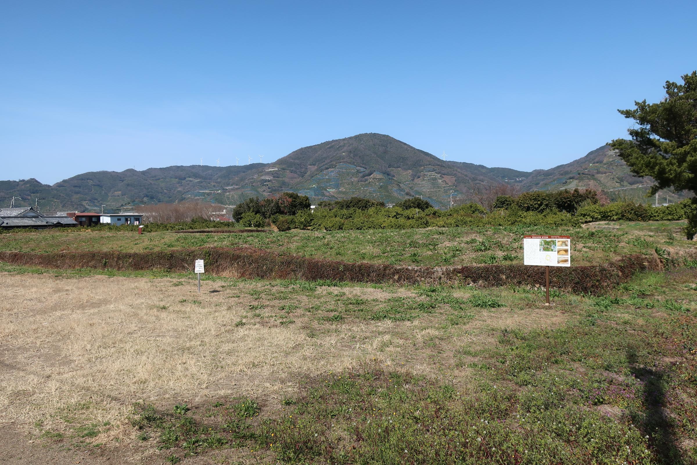 全景。手前は駐車場